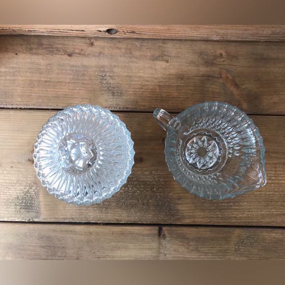 Vintage pressed glass cream and sugar set - Picture 2 of 3